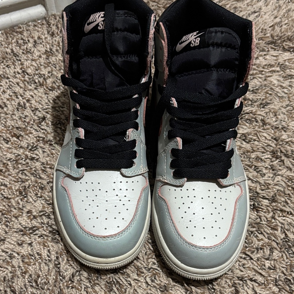 Nike SB High-Tops in Gray and Black with Pink Highlights